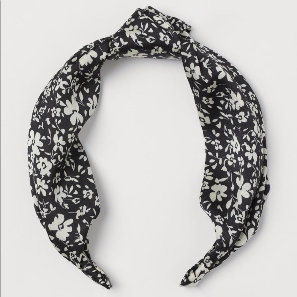H&M BLACK AND WHITE FLORAL SILKY KNOT HEADBAND